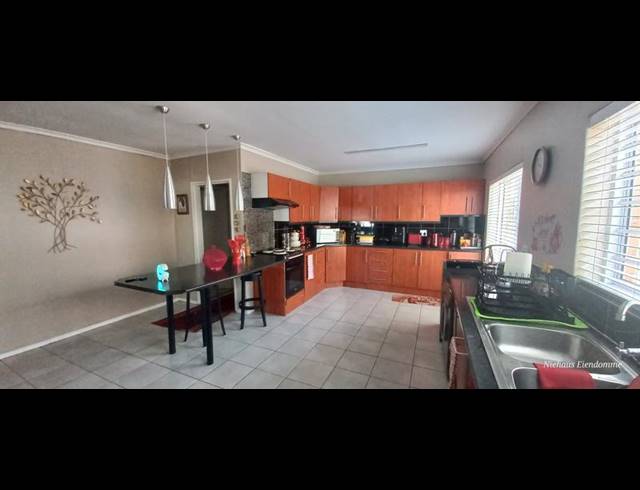 4 BEDROOM PROPERTY TO RENT IN GUSTROUW